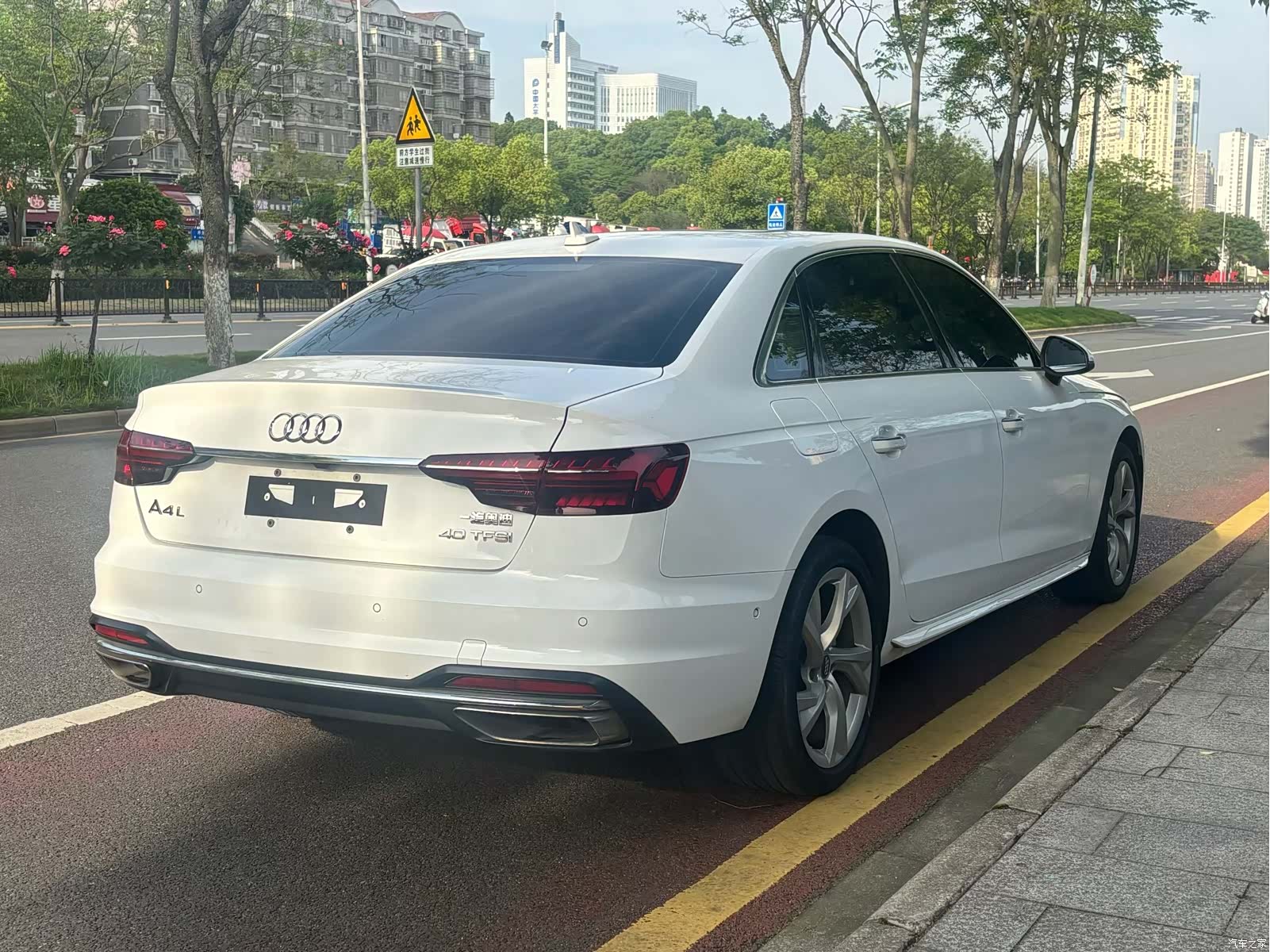 Audi A4L, 2020 все фото
