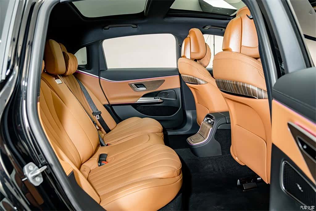 Mercedes-Benz E-Class, 2025 20