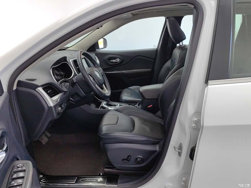 Jeep Cherokee, 2021 10