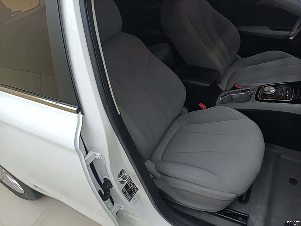 Roewe Ei5, 2022 25