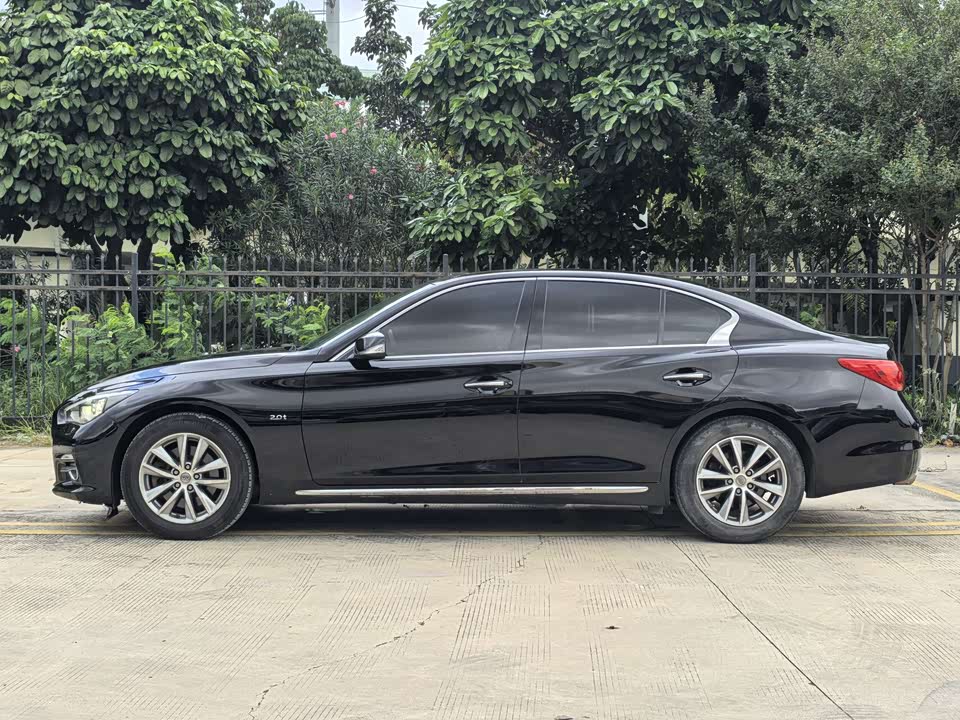 Infiniti Q50L