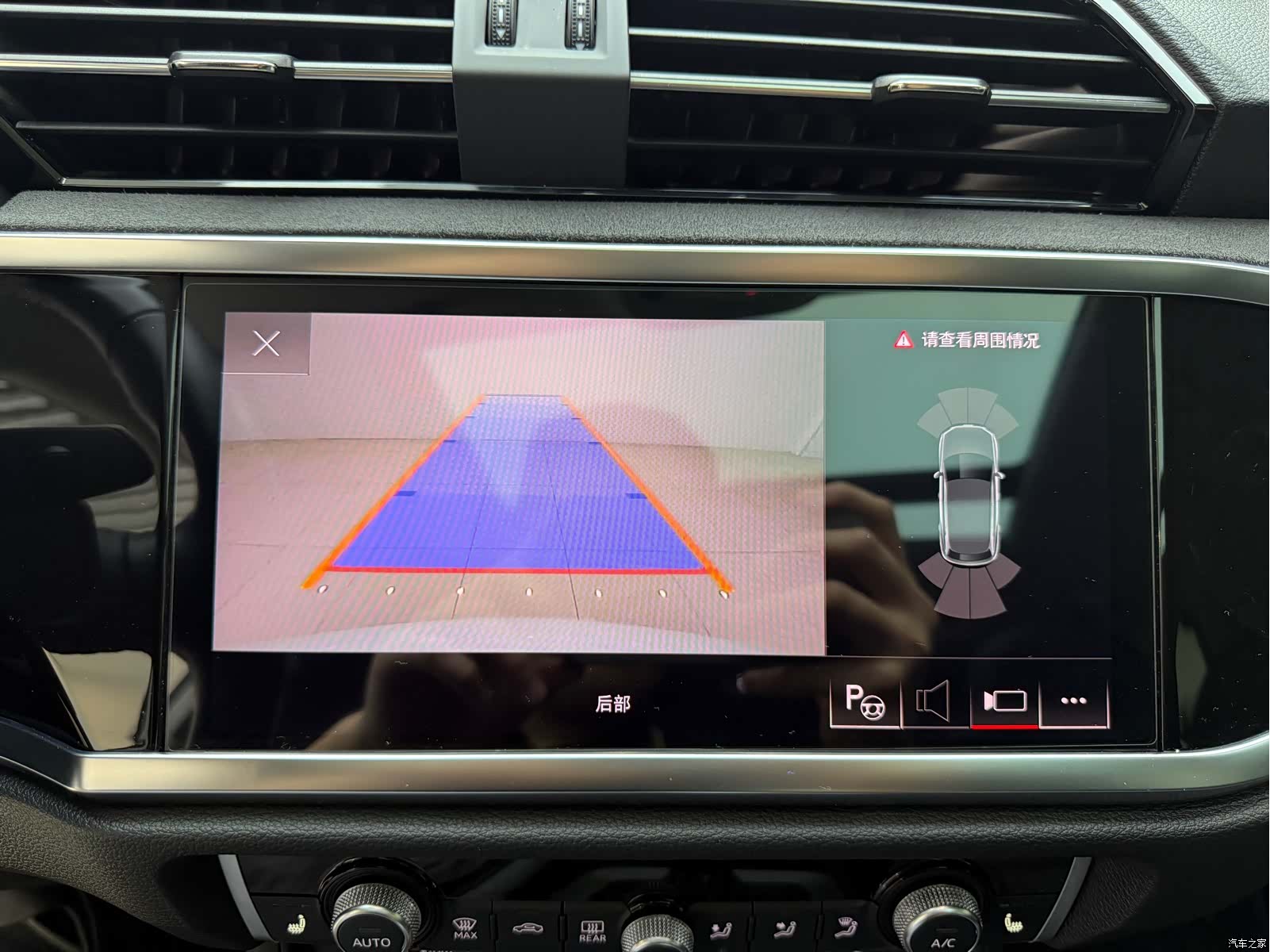 Audi Q3, 2022 11