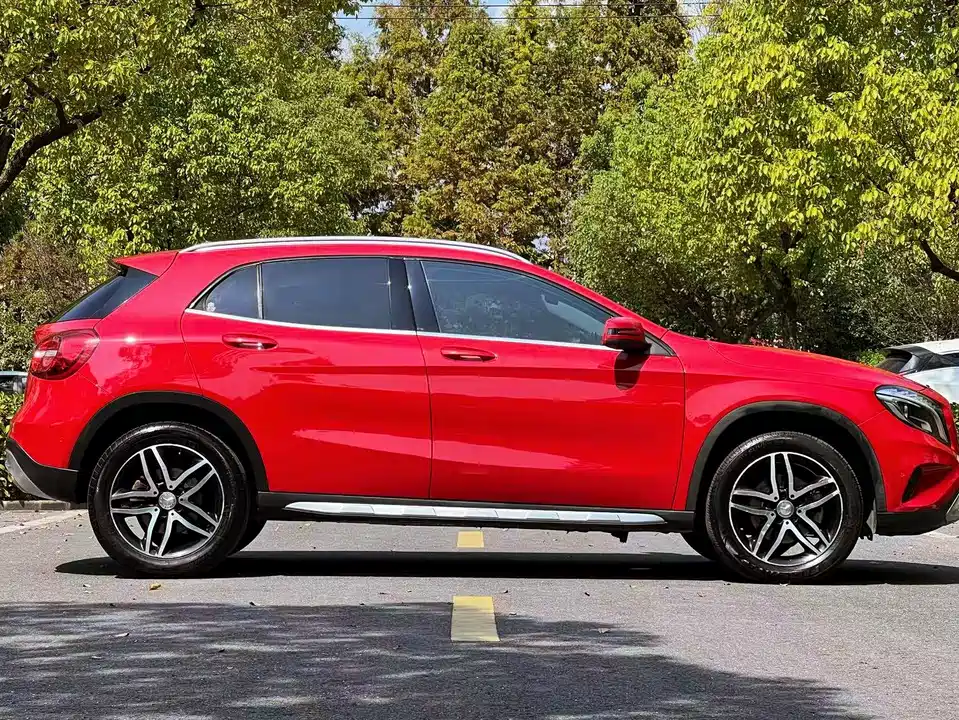 Mercedes-Benz GLA Mercedes-Benz GLA