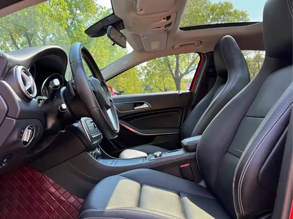 Mercedes-Benz GLA Mercedes-Benz GLA