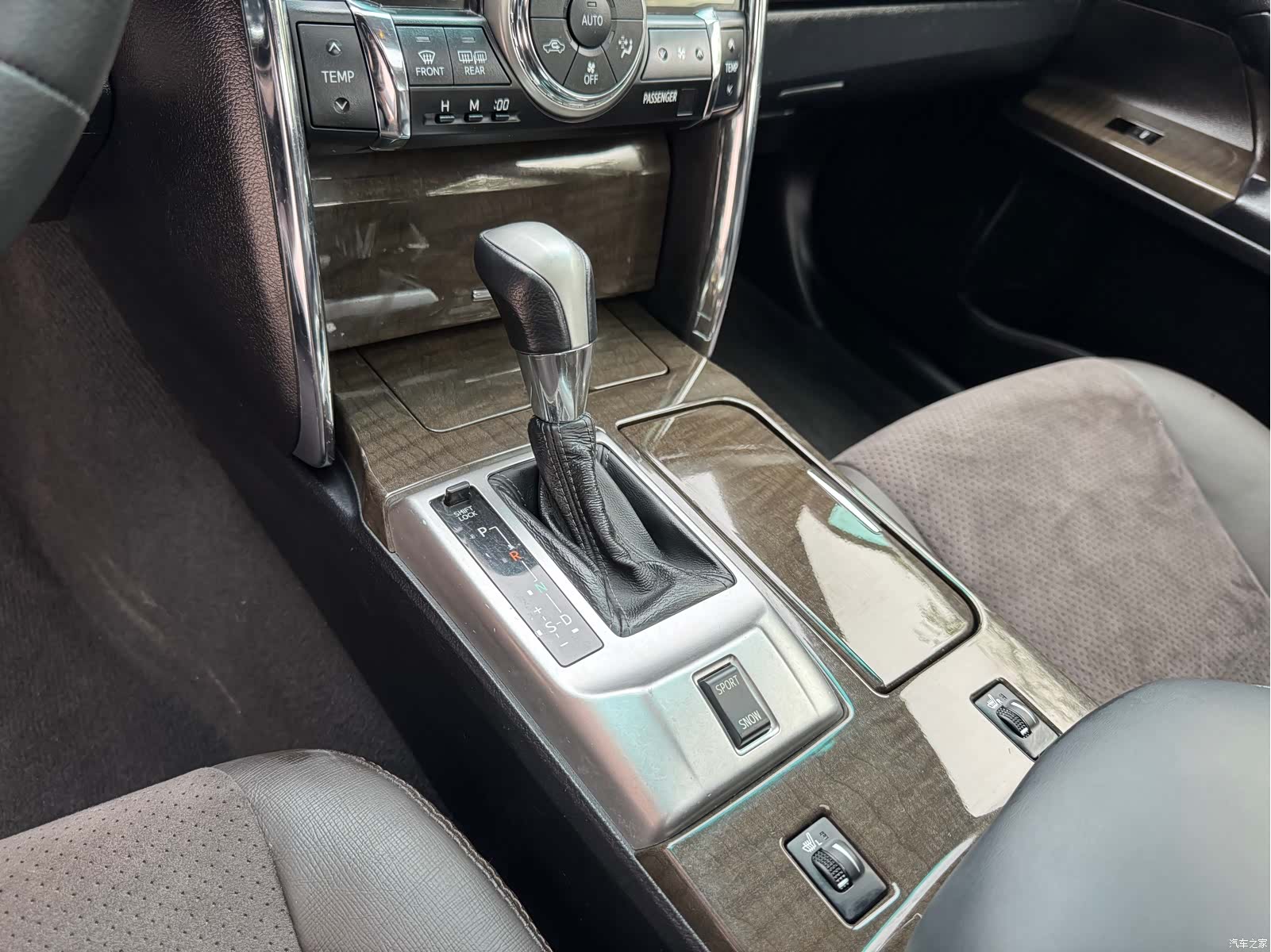 Toyota 2.5V, 2014 13