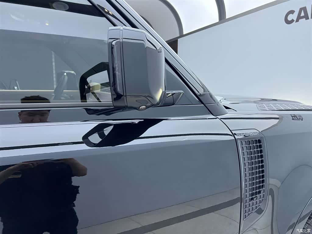 Land Rover Defender, 2025 4