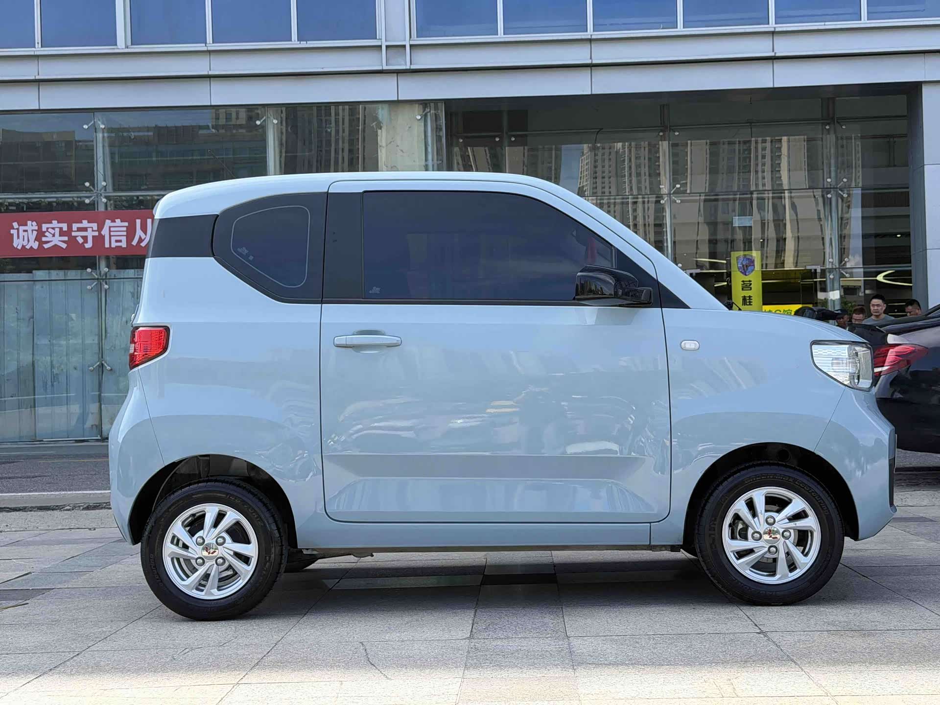 Wuling MINIEV, 2021 все фото