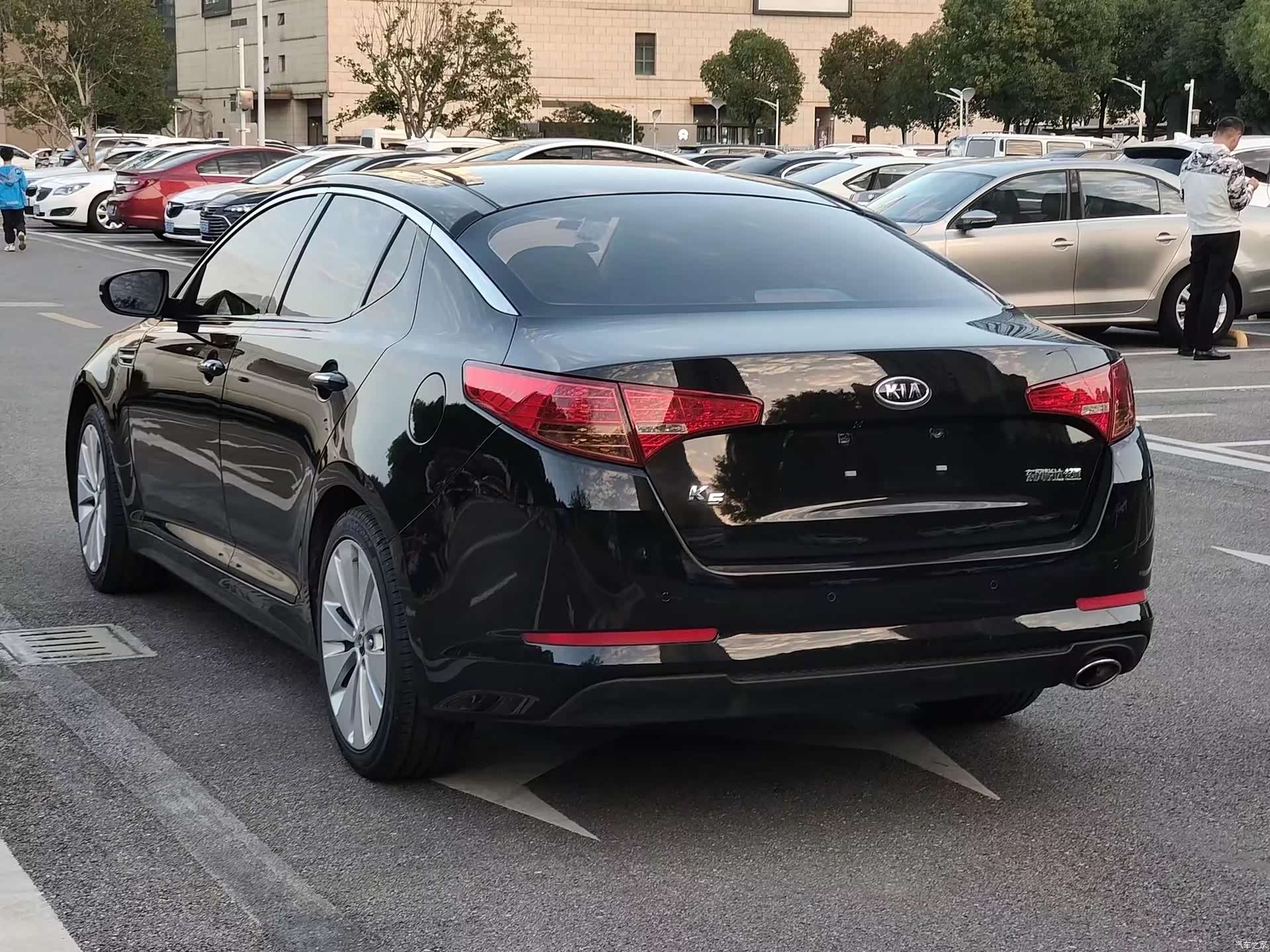 Kia K5, 2011 4