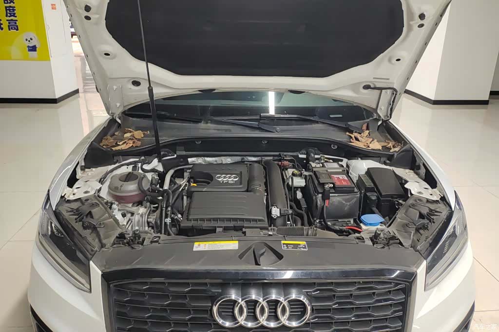 Audi Q2L, 2019 10