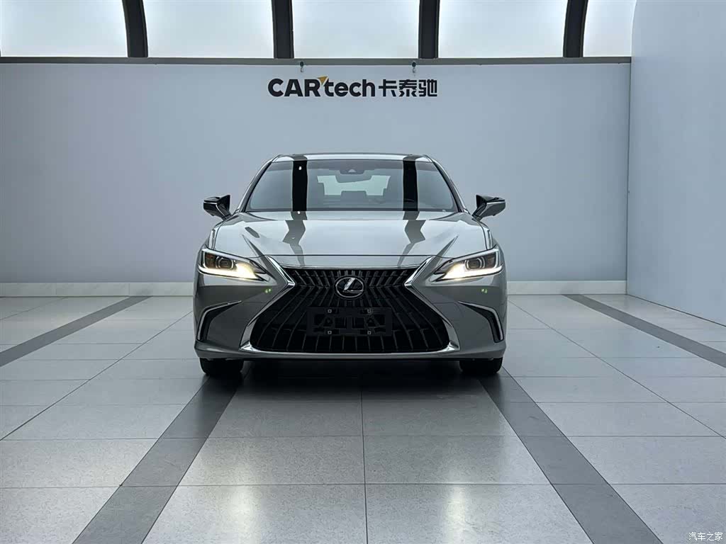 Lexus ES, 2023 2