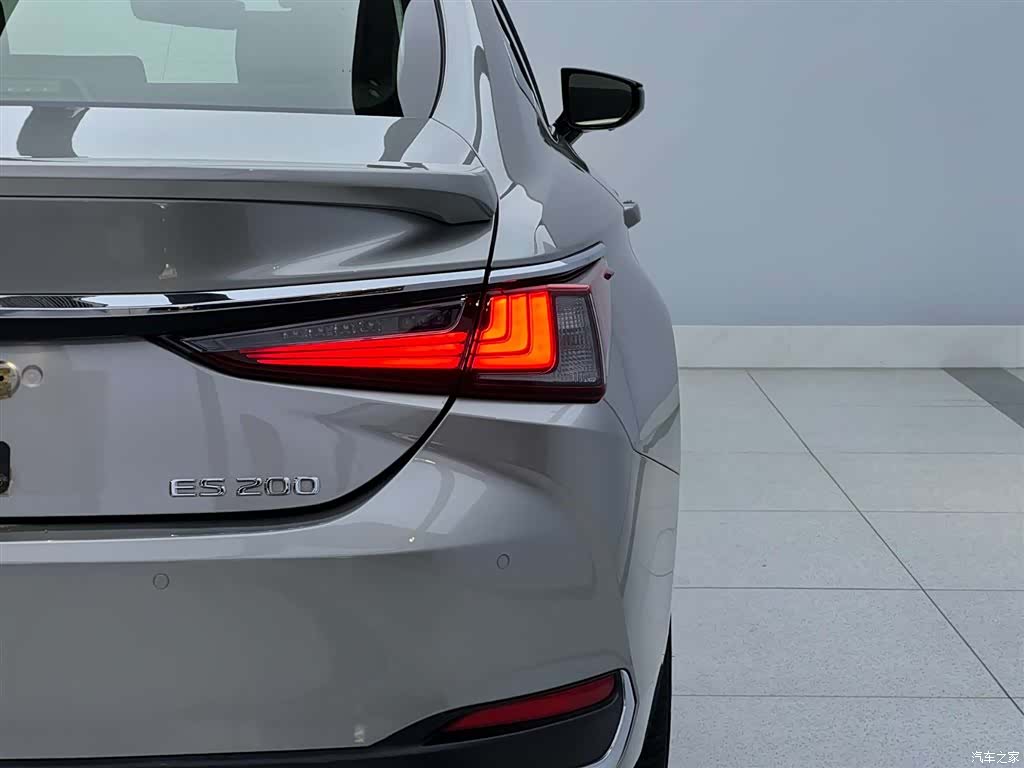 Lexus ES, 2023 12