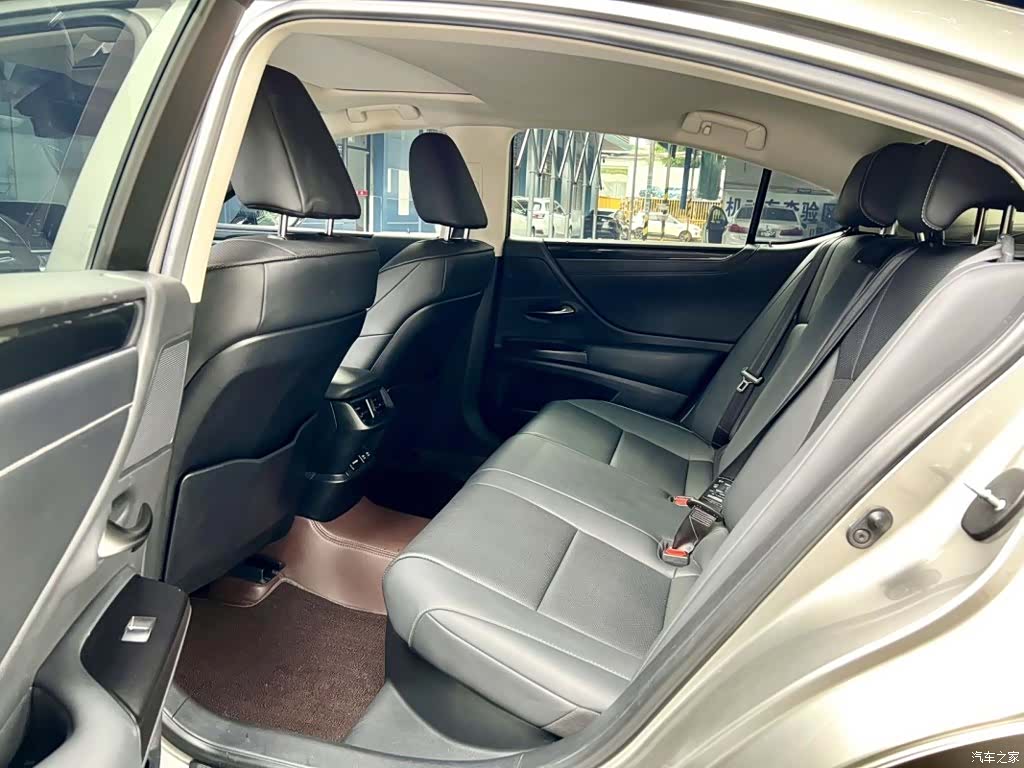 Lexus ES, 2021 все фото