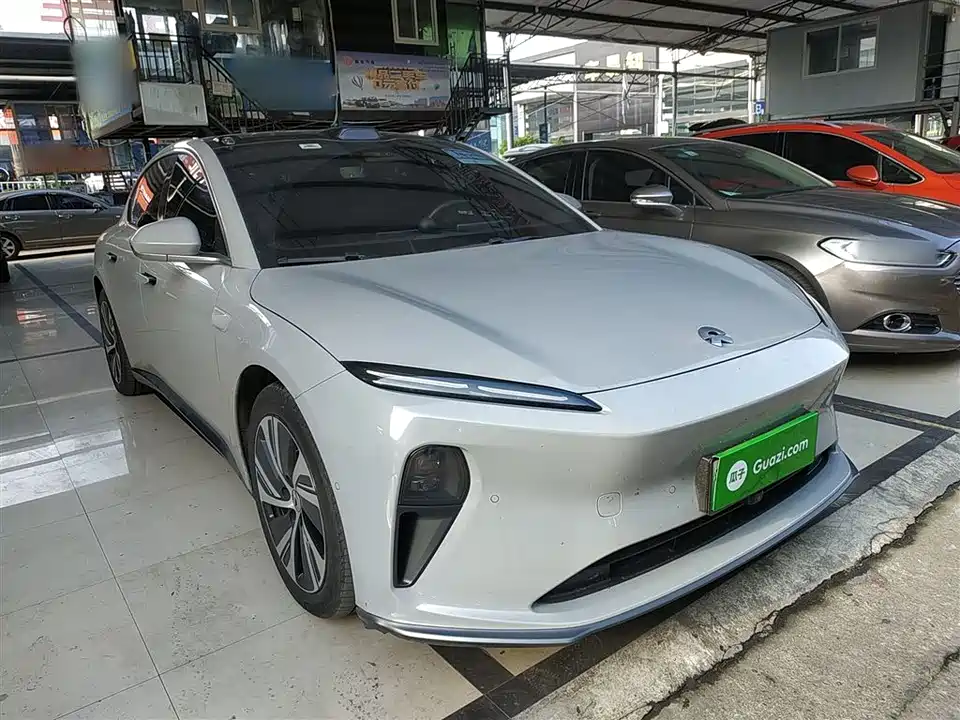 NIO ET5