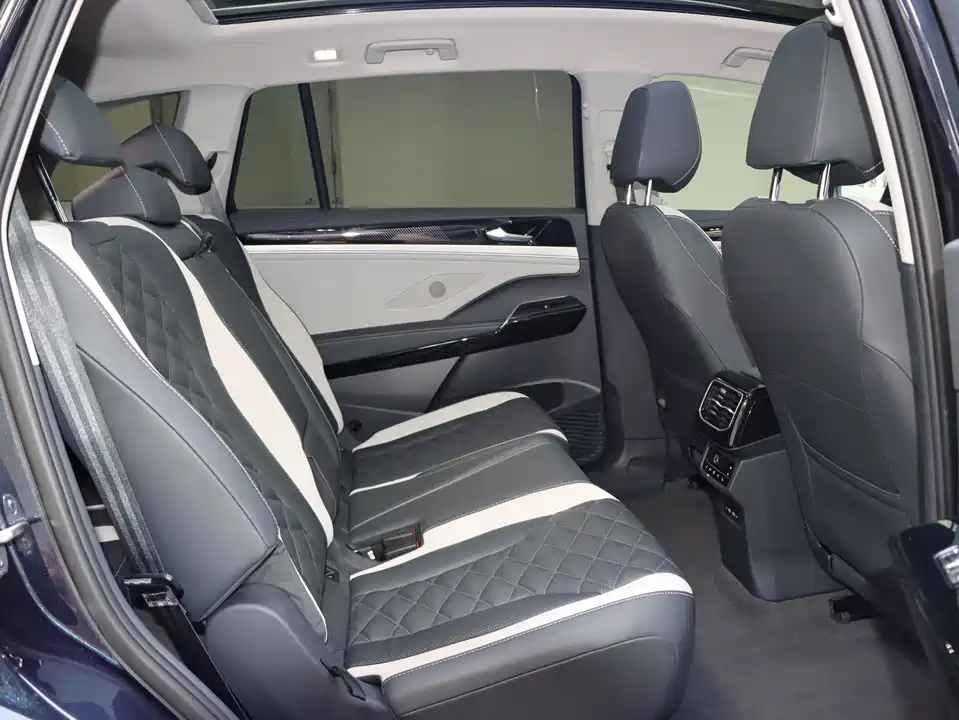 Volkswagen ID.6 CROZZ