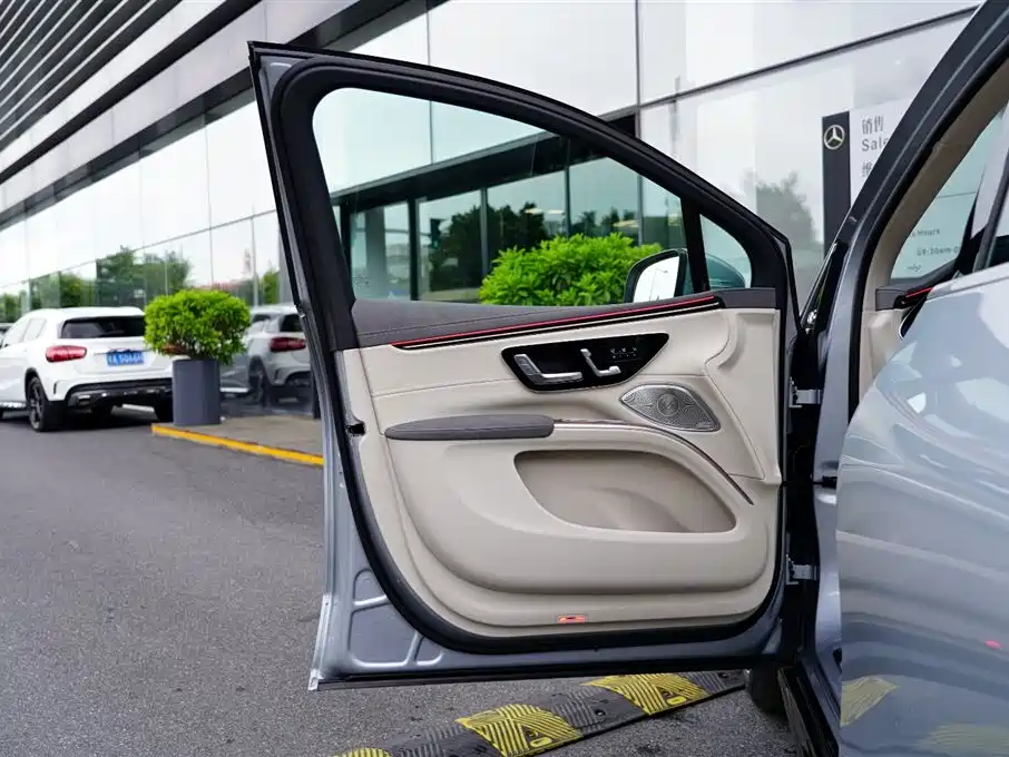 Mercedes-Benz EQS SUV