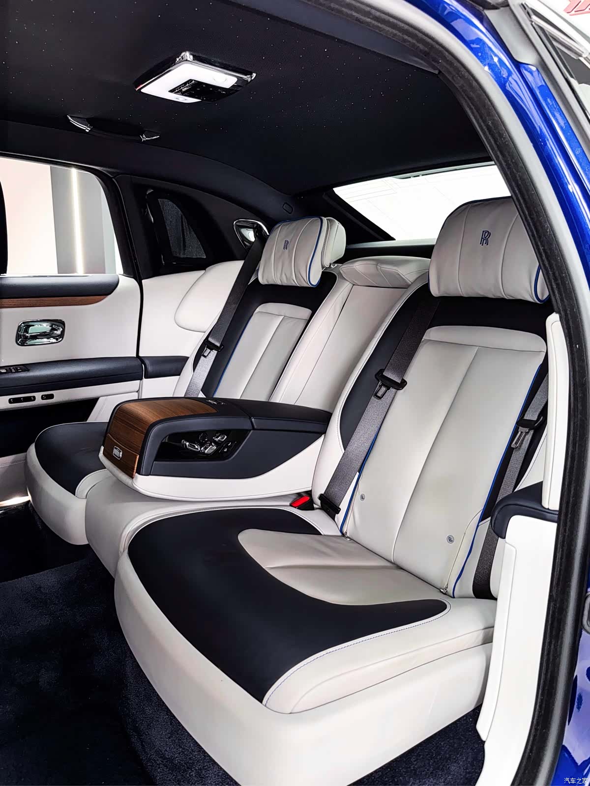 Rolls-Royce Ghost, 2021 15