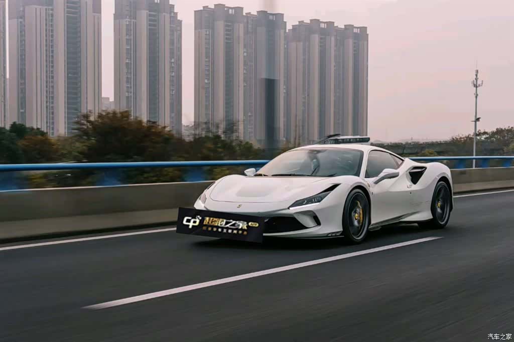 Ferrari F8, 2022 4