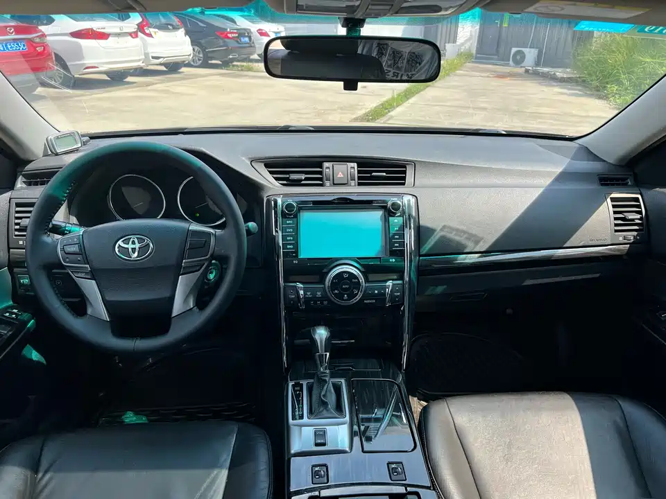 Toyota Reiz