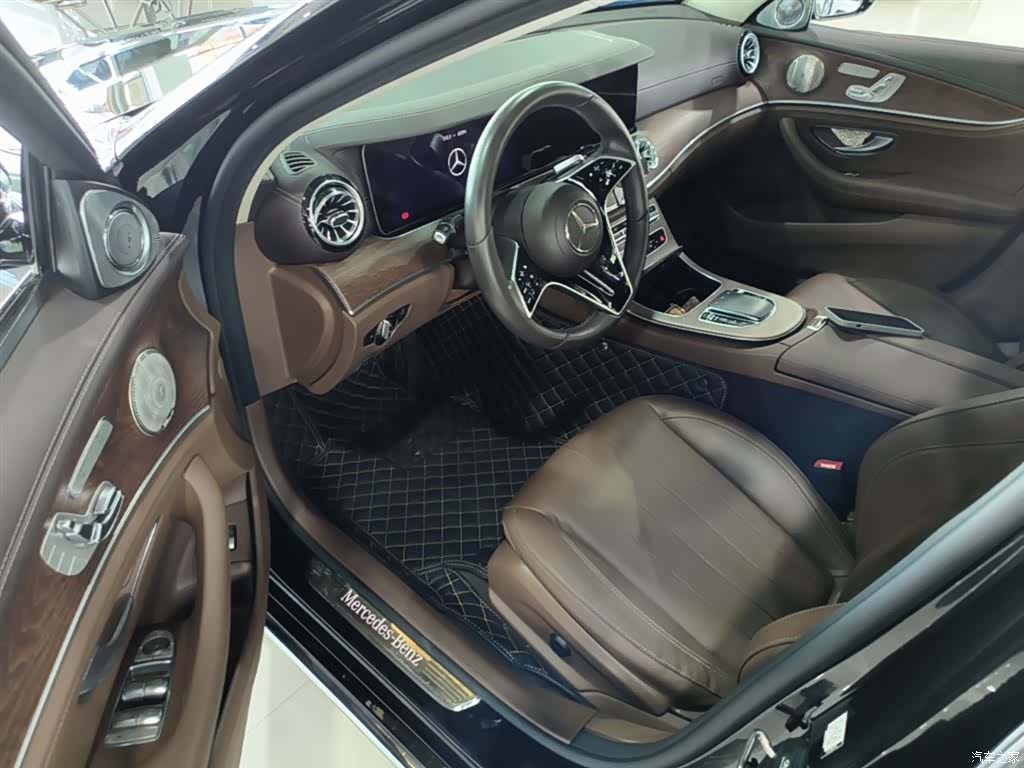 Mercedes-Benz E-Class, 2023 16