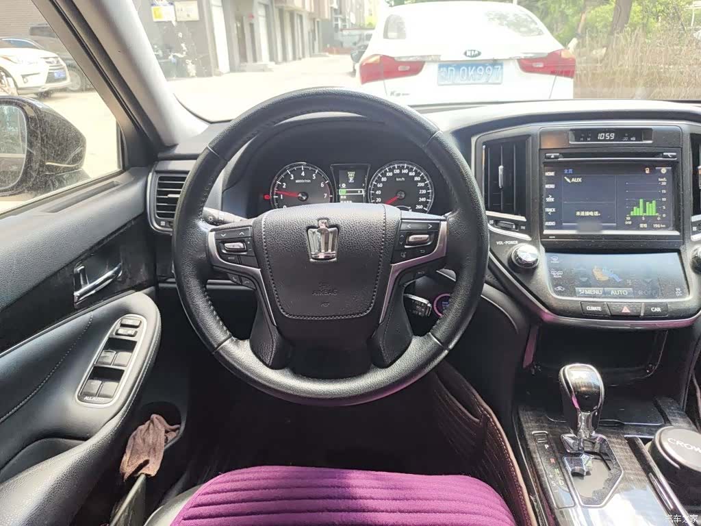 Toyota Crown, 2017 3