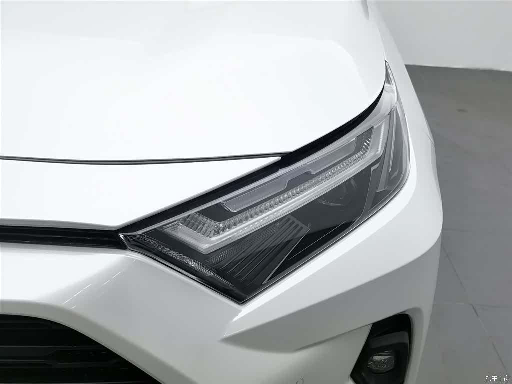 Toyota RAV4, 2023 7
