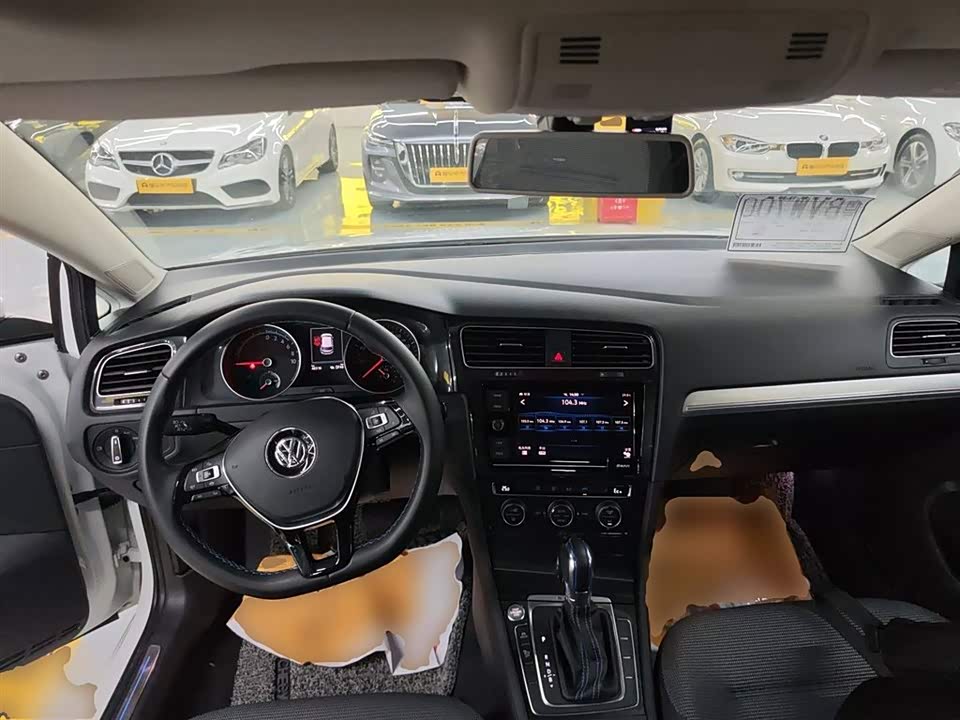 Volkswagen Golf*pure electricity