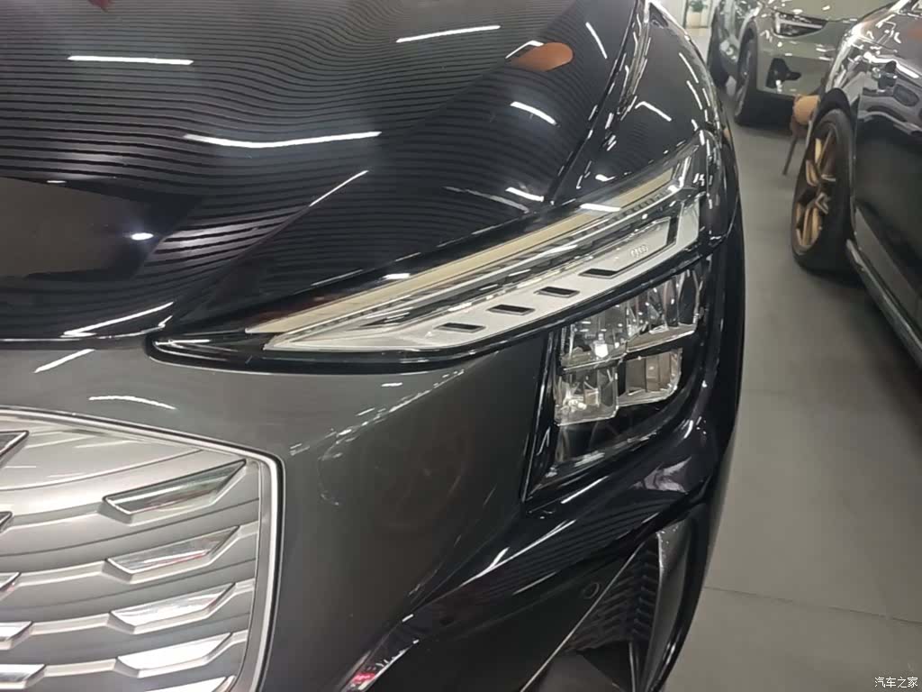 Audi Q5 e-tron, 2023 24