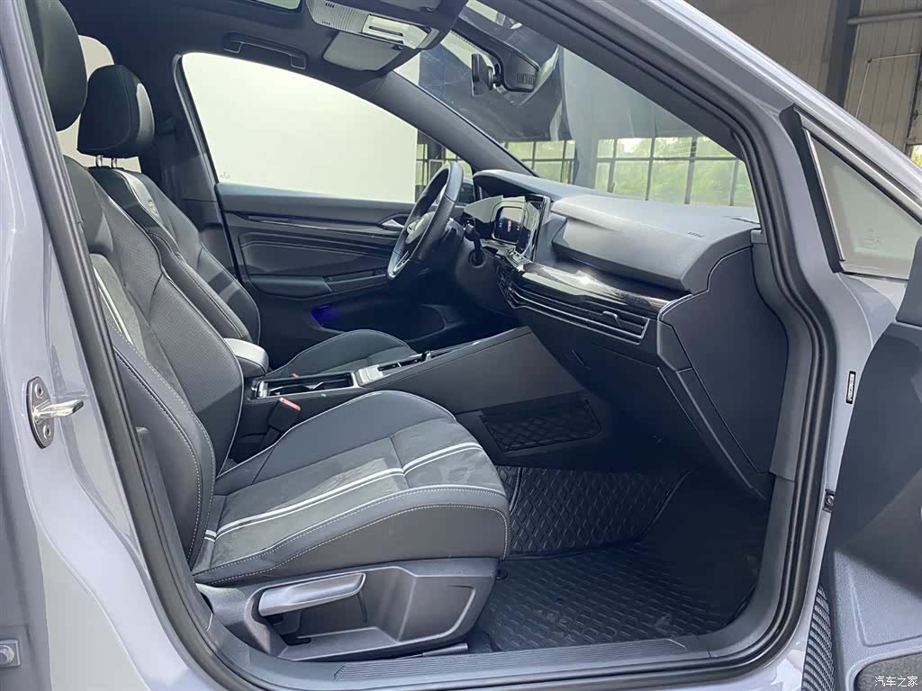 Volkswagen Golf, 2023 13