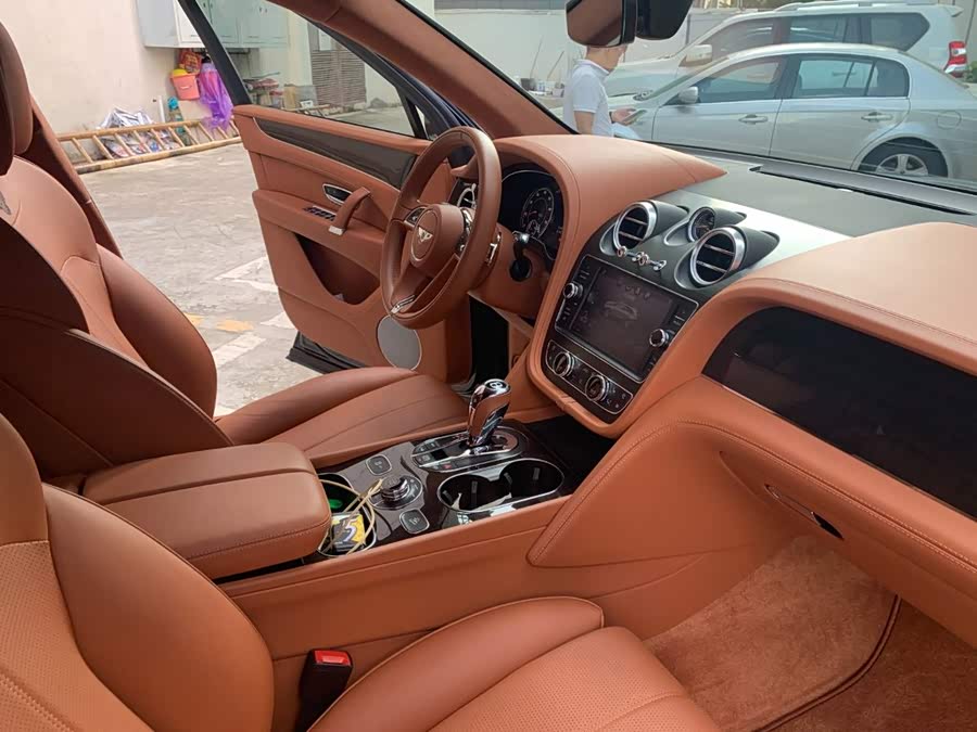 Bentley Bentayga 2019, фото 11