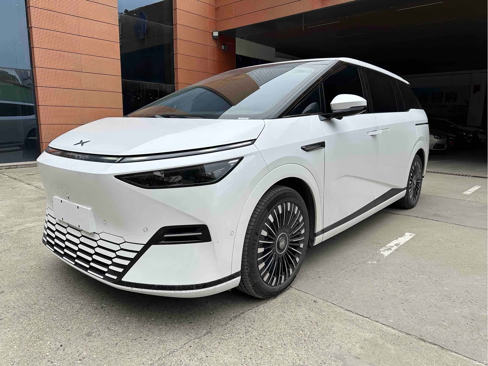 Xpeng X9, 2025 1