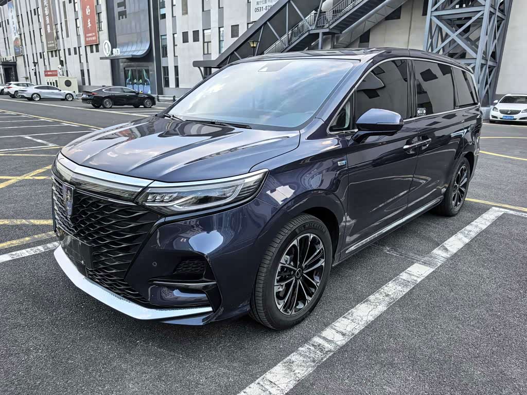 Roewe iMAX8
