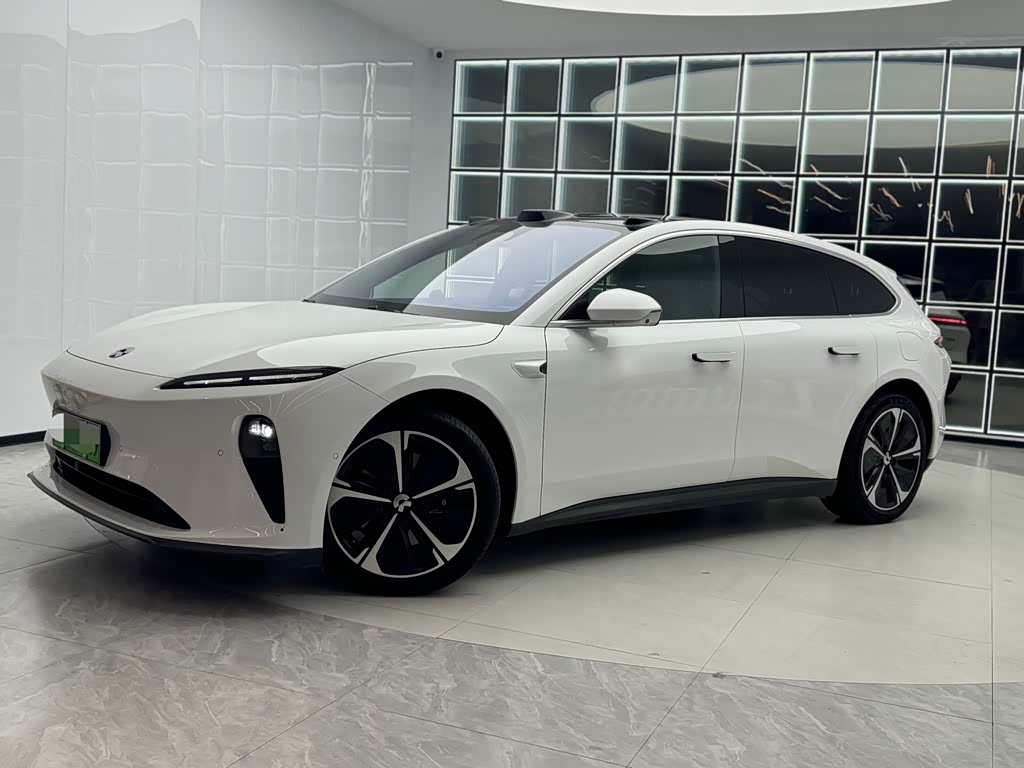 NIO ET5