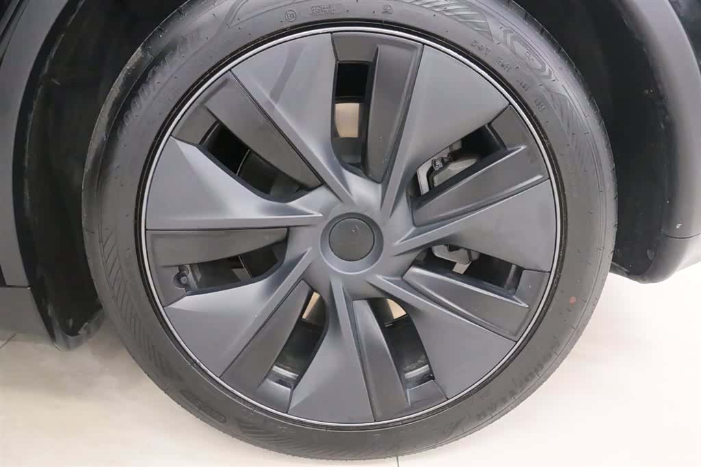 Tesla Model Y, 2024 23