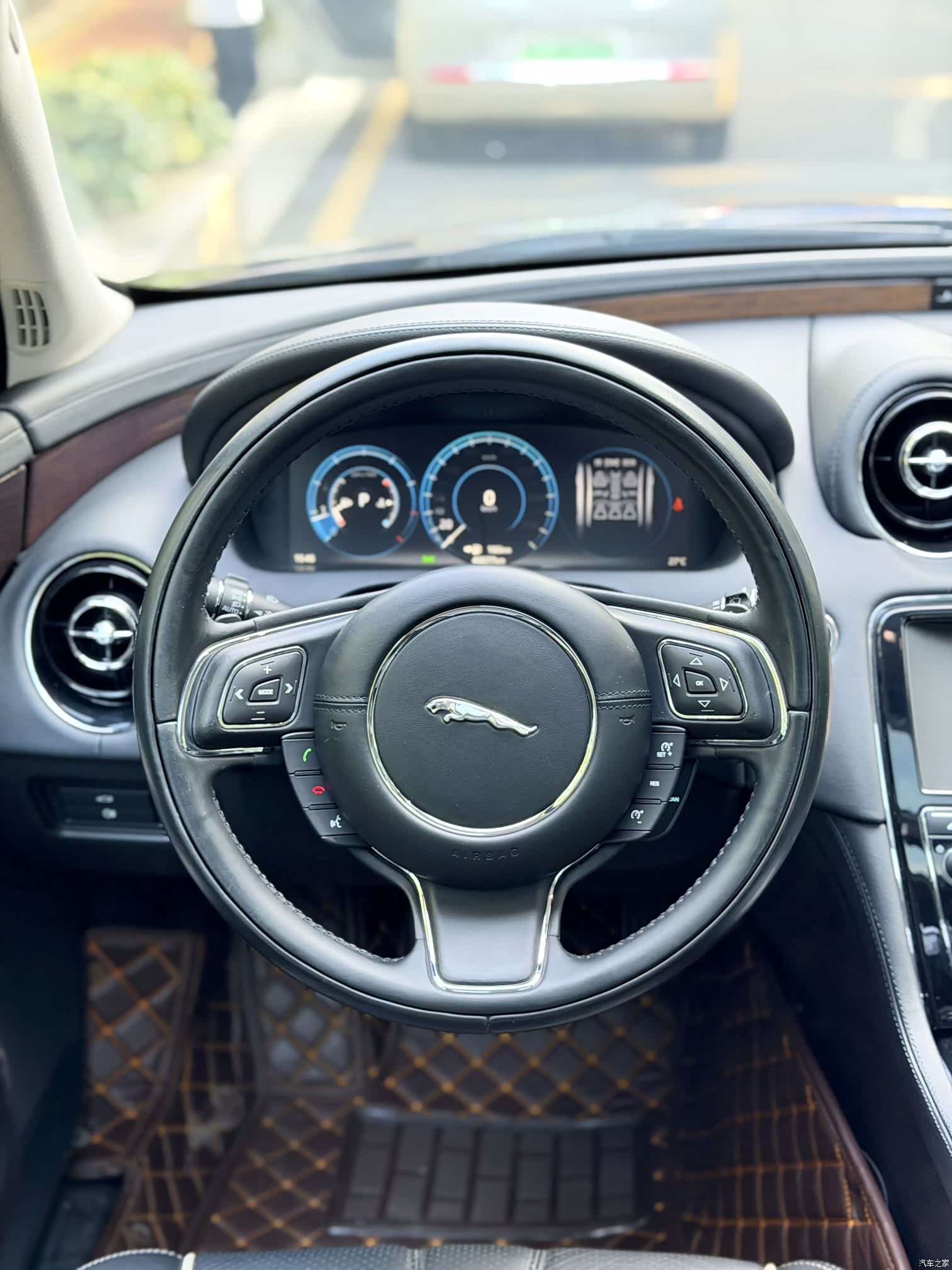 Jaguar XJ, 2017 20