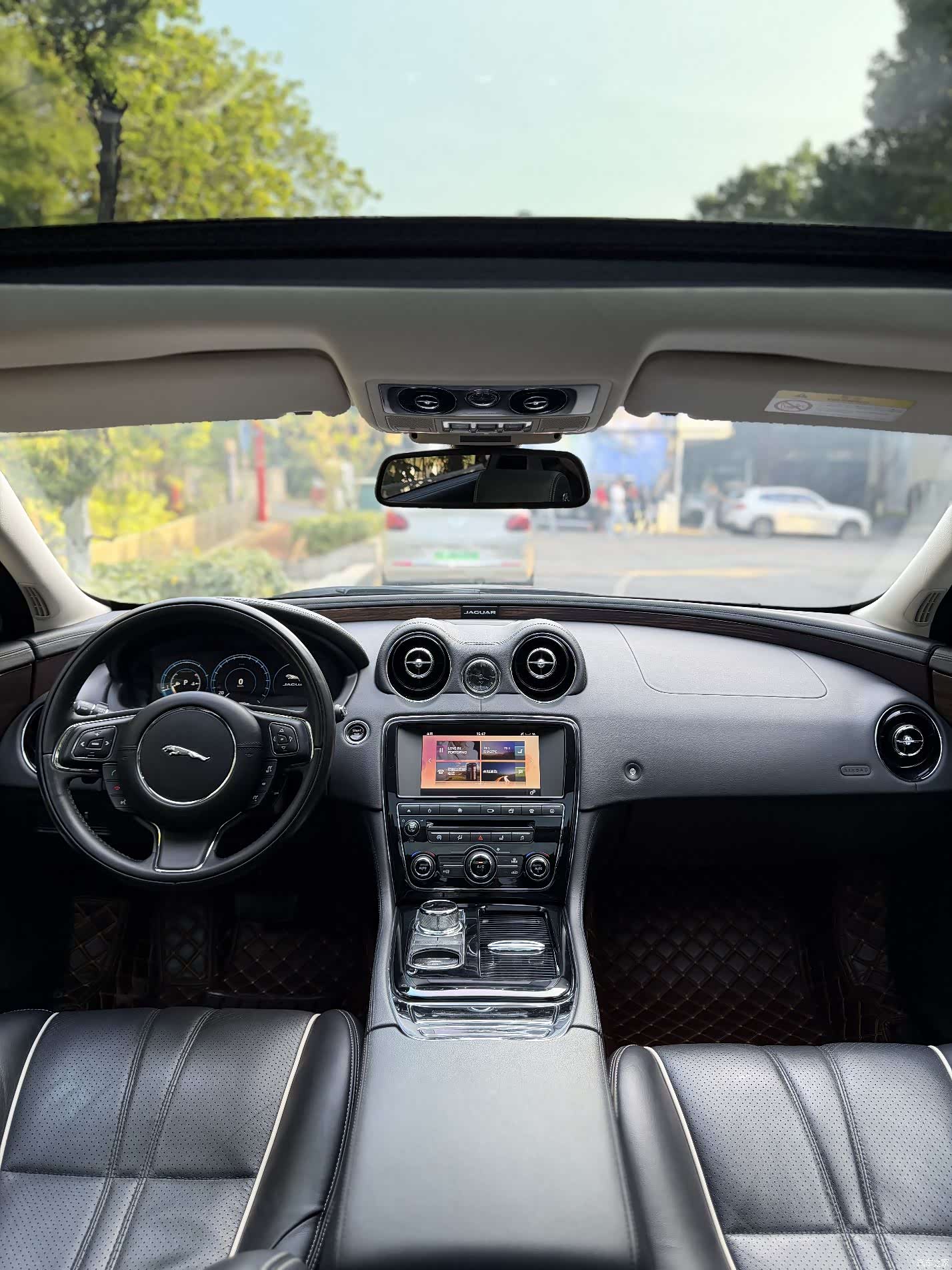 Jaguar XJ, 2017 21
