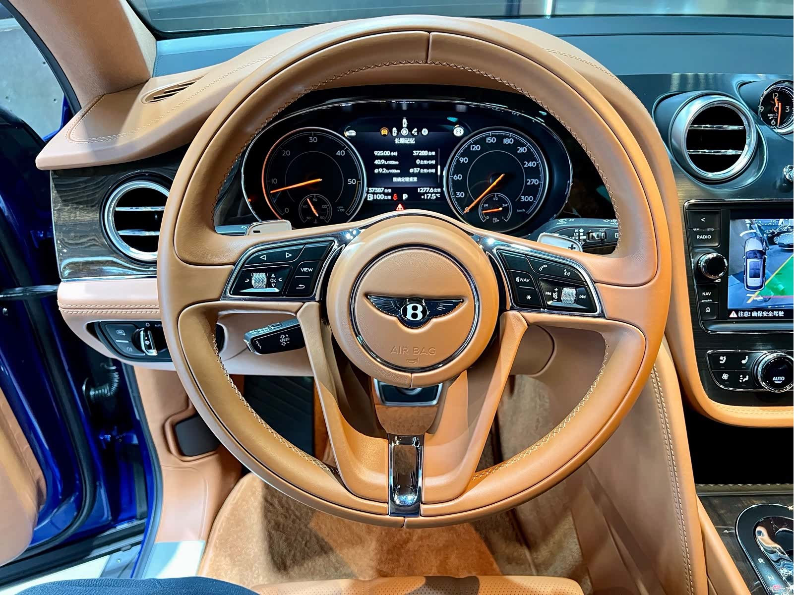 Bentley Bentayga, 2017 8