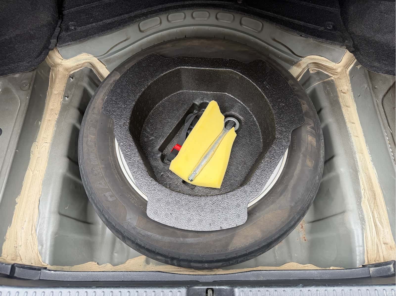 Toyota 2.5V, 2011 14