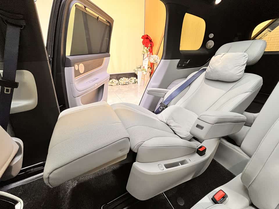 AITO Ask the world M9