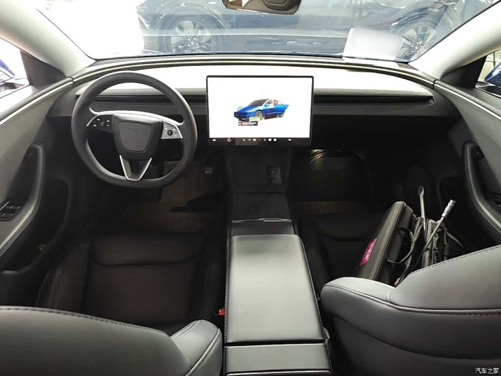 Tesla Model 3, 2025 10