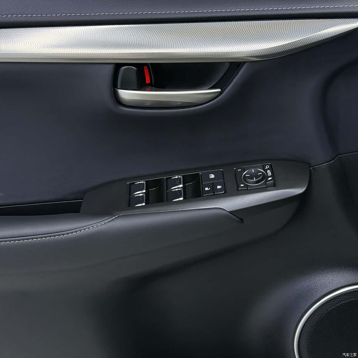 Lexus NX, 2021 11