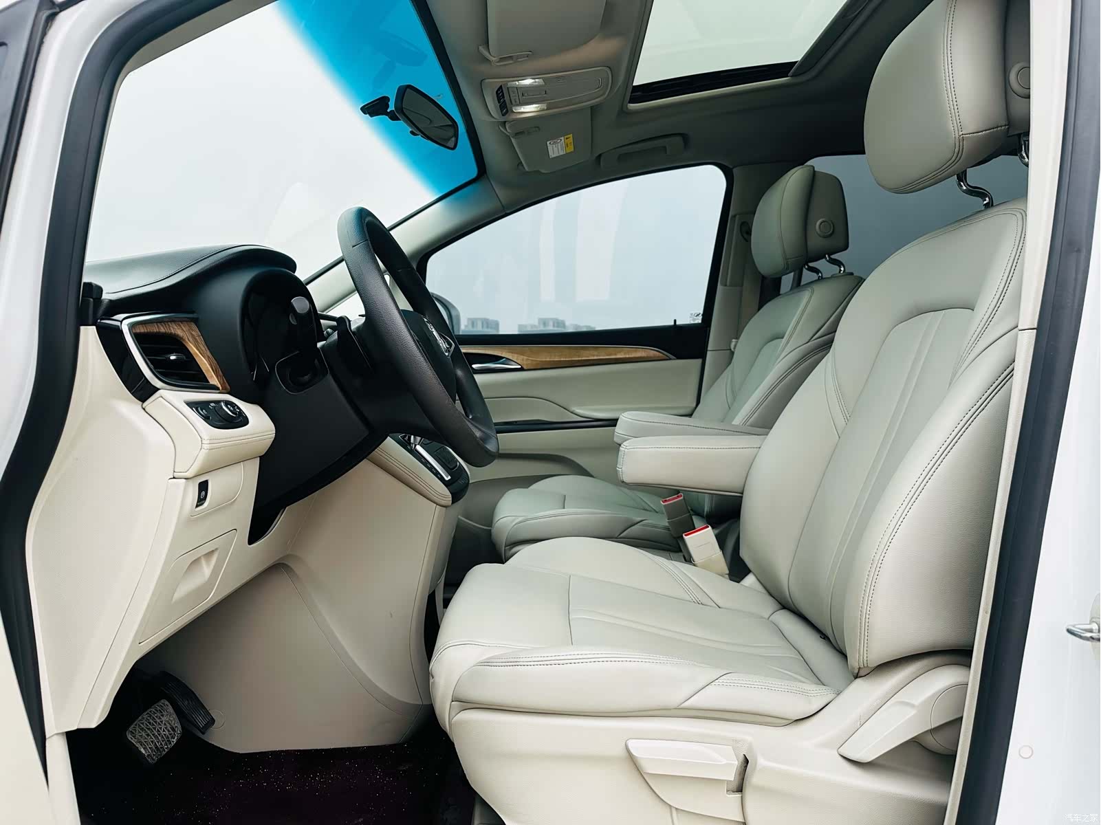 Buick GL8, 2017 4