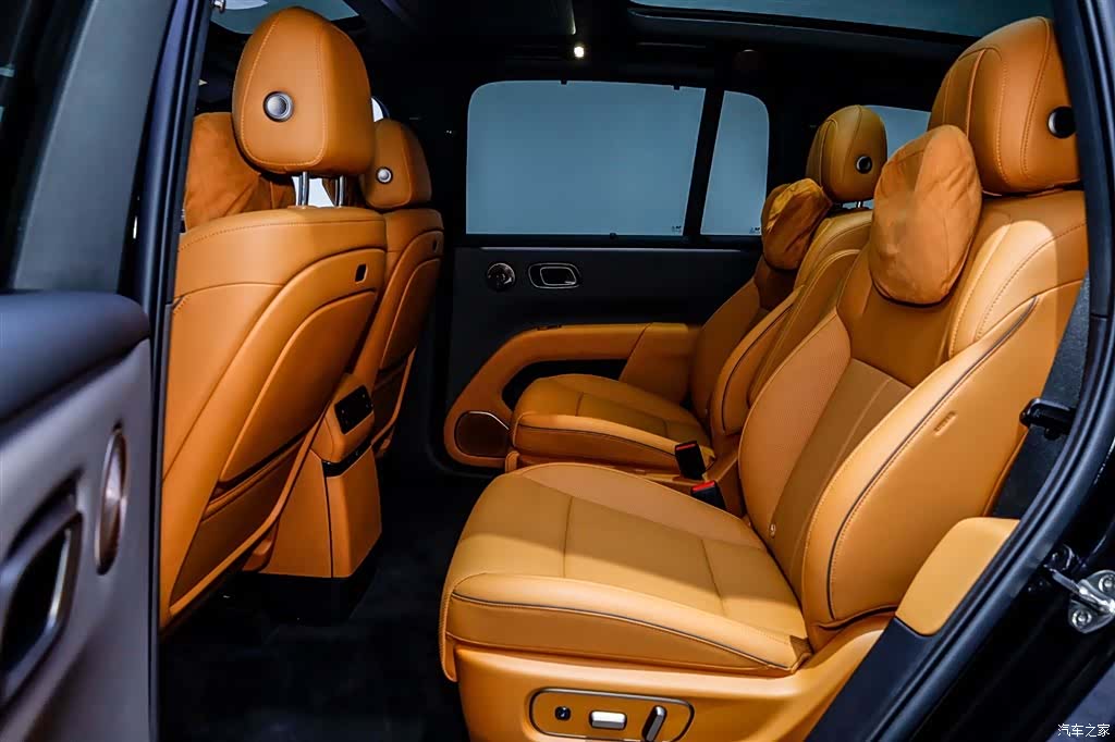 Li Auto i8, 2025 7