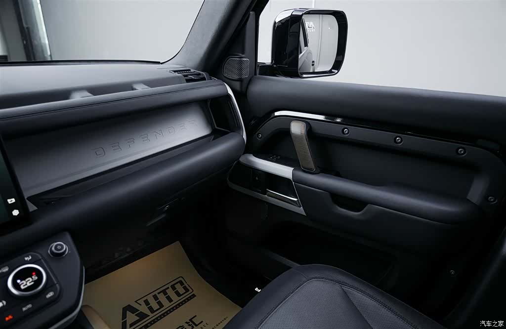 Land Rover Defender, 2023 23