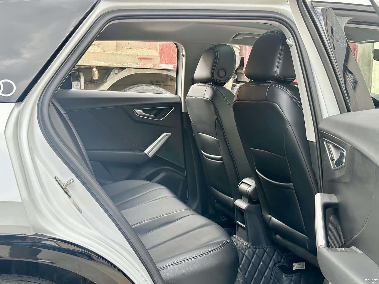 Audi Q2L, 2020 8