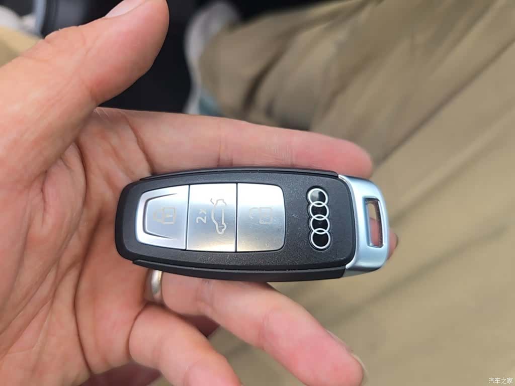 Audi Flying Spur, 2025 15