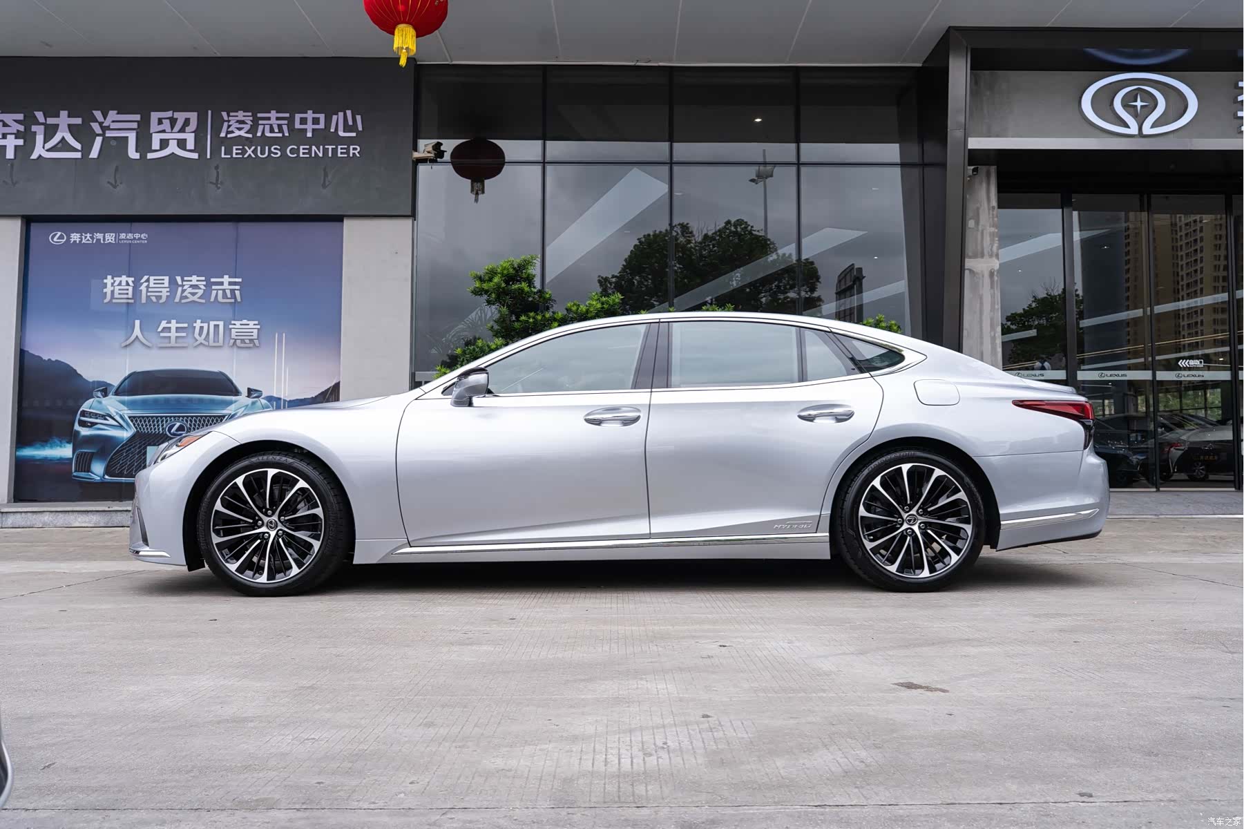 Lexus LS, 2021 4