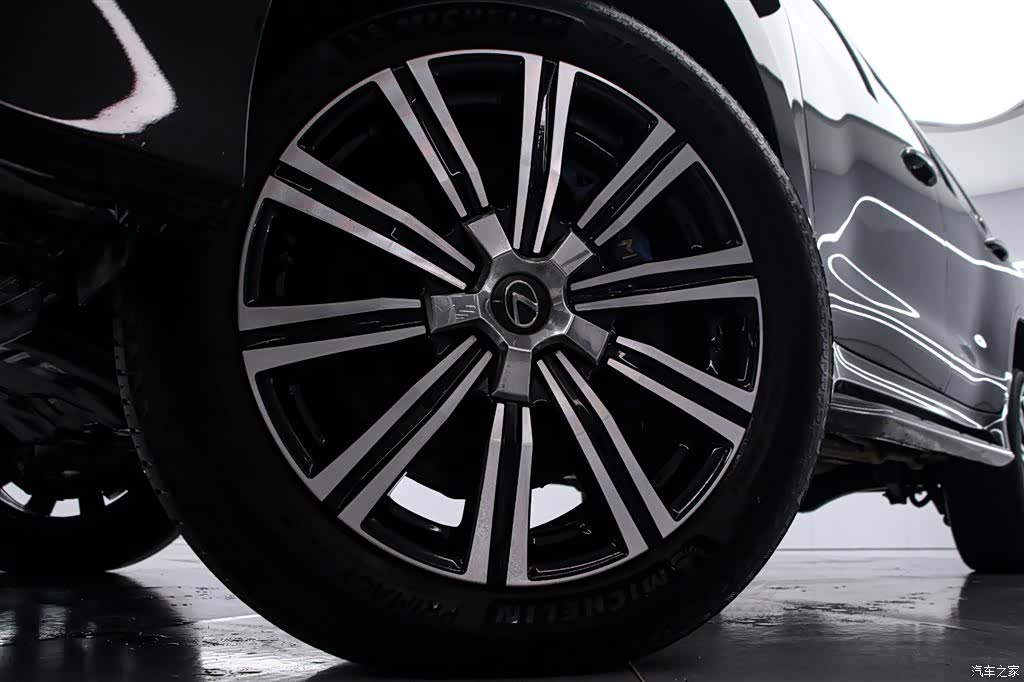 Lexus LX, 2019 18