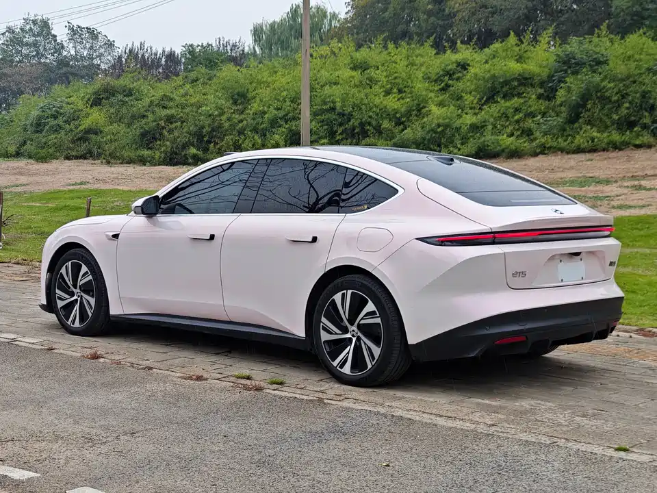 NIO ET5