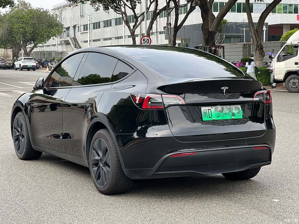 Tesla Model Y, 2023 все фото