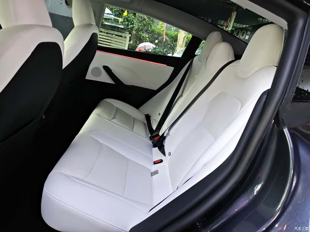 Tesla Model 3, 2024 17